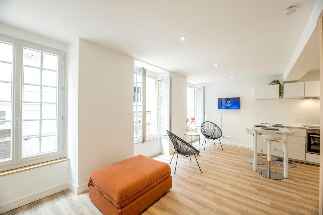 Quartier Du Chateau, Superbe Appartement Avec Parking Pau Kültér fotó